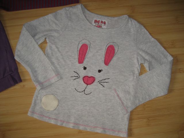 Majčka 98-104, lepo paše k sivim hlačam nekaj slik naprej, 3,5 eur