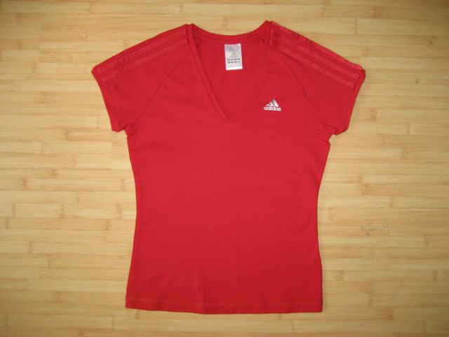 Nenošena, samo oprana ! majčka Adidas št. 36, rdeča, 9 eur