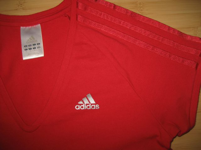 Nenošena, samo oprana ! majčka Adidas št. 36, rdeča, 9 eur