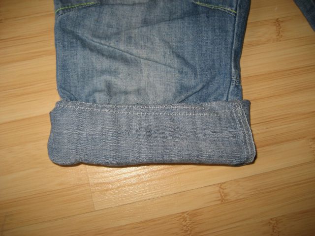 Kavbojke Next 5-6 let, kot nove, elastika v pasu, rezervirane, 7 eur