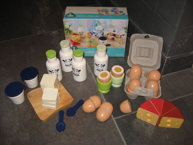 ELC Mothercare, leseni komplet, sir, mleko, jajčka, itd. 10 eur, glej opis pod sliko
