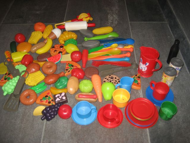 Igrače, sadnje, zelenjava, pribor, pripomočki za kuhanje, 5 eur