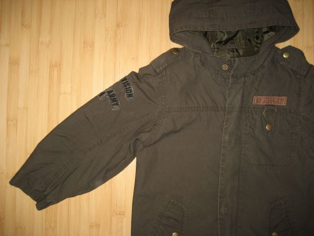 Marks&Spencer, 6-7 let, prehodna jakna, temno vojaško zelena, 5 eur