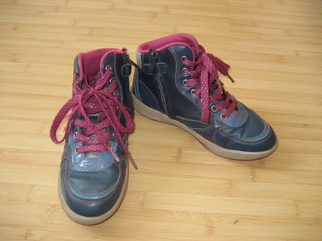 Dekliški čevlji, gležnarji Geox št. 33, 18 eur
