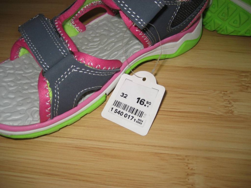Dekliški sandali, novi z etiketo, št. 32, 12 eur