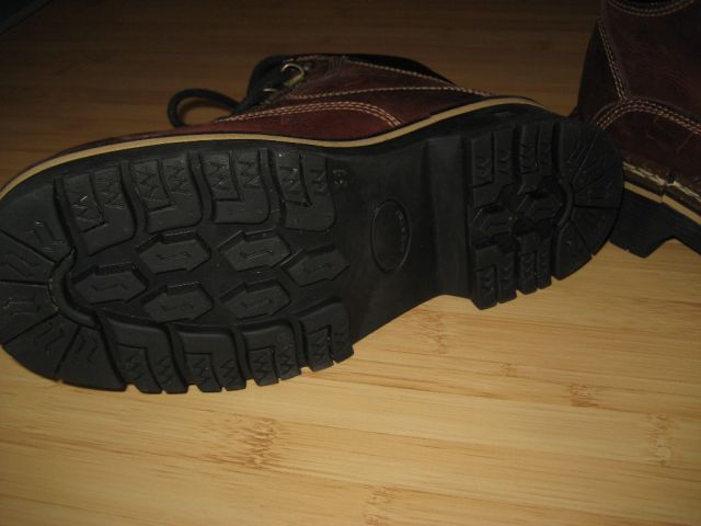 Čevlji, gojzarji Klondike št. 39, 1x obuti, debela guma, kot novi, 19 eur