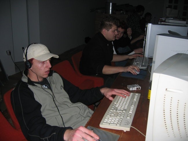 LAN Party 17.12.2005 - foto povečava