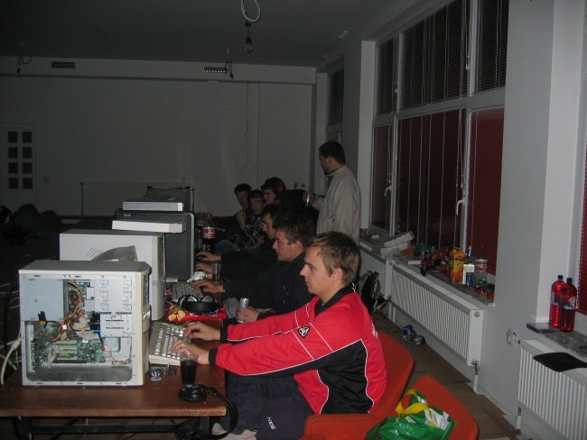 LAN Party 17.12.2005 - foto povečava