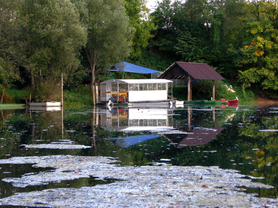 Stric Stane in oranžni čoln, 4. 10. 2011 - foto povečava