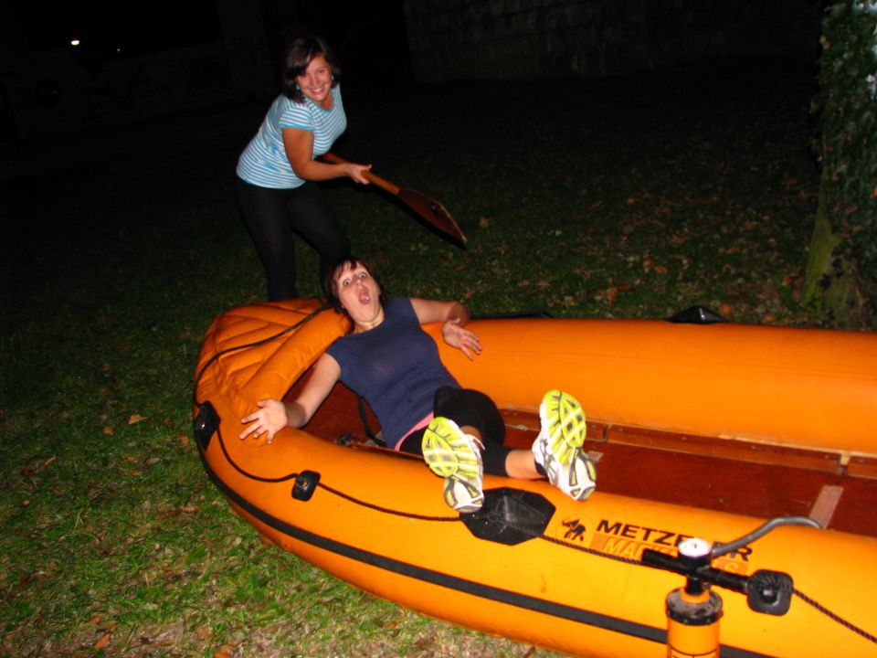 Stric Stane in oranžni čoln, 4. 10. 2011 - foto povečava