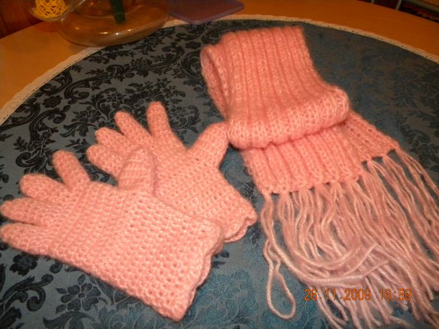Set rokavice in šal