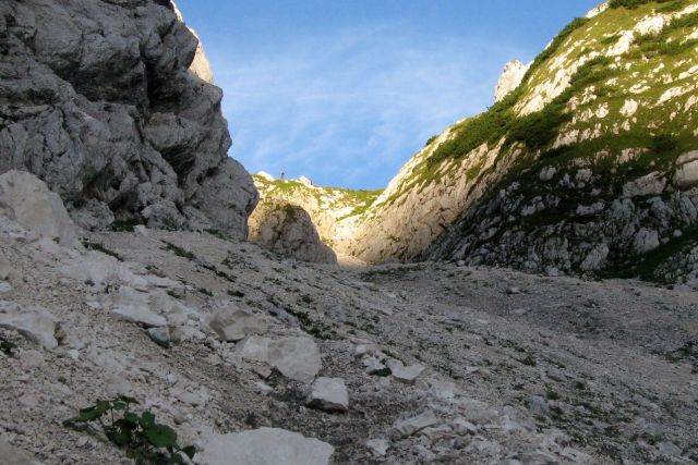 čez luknjo v zadnjico