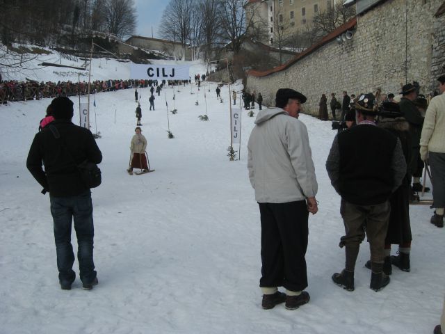 Korajžno mado dekletce ...