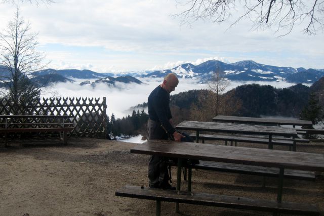 Koča ni odprta ob ponedeljkih ...