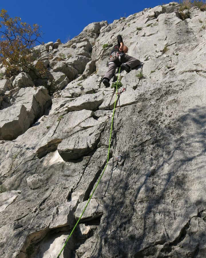 ... gre bolj počasi ...