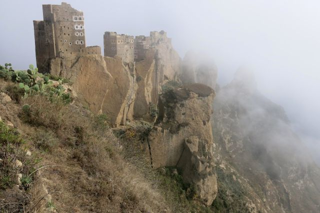 600 let stara vas jabal shogruf na skalni pečini