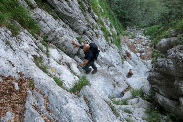 Zoprno, v žlebu drsi