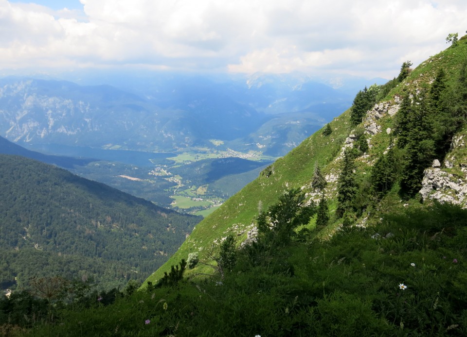 Orožnova koča in Lisec,  06.07.2017 - foto povečava