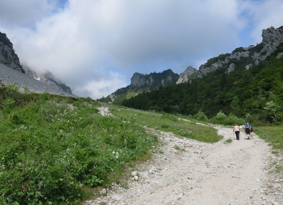 Od Zelenice proti Srednji peči  27.5.2018 - foto povečava