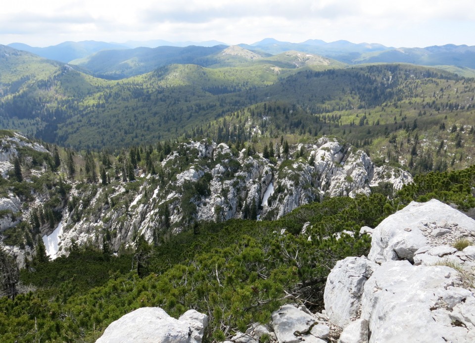Velebit - Krajačev kuk   31.05.2021 - foto povečava