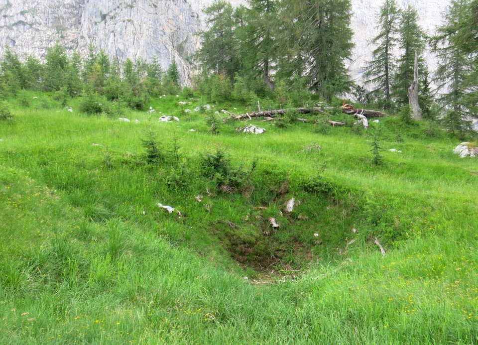 Vršič - sleme - krožna  30.06.2022 - foto povečava