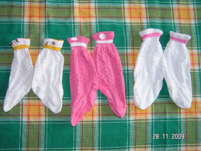 Komplet punčkastih nogavičk z rožico- podarim ob nakupu