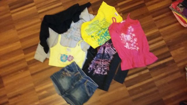 Komplet dekliških oblačil (velikost 140) -> 15€
