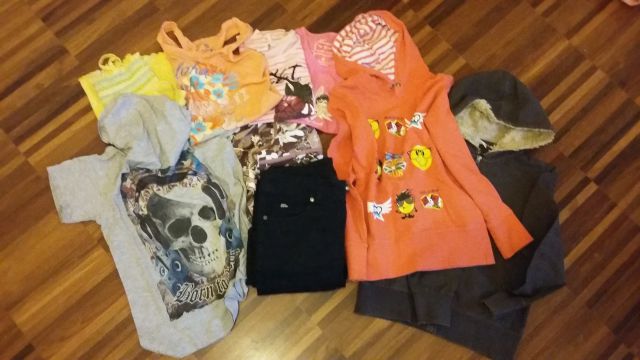 Komplet dekliških oblačil (velikost 152) -> 15€