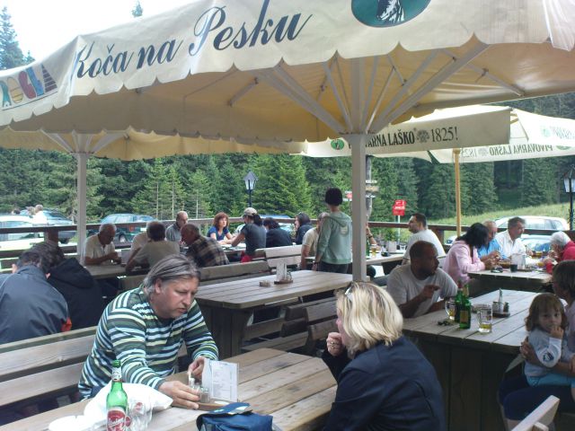 Tu smo pohorski lonec načeli in s pirom zalili