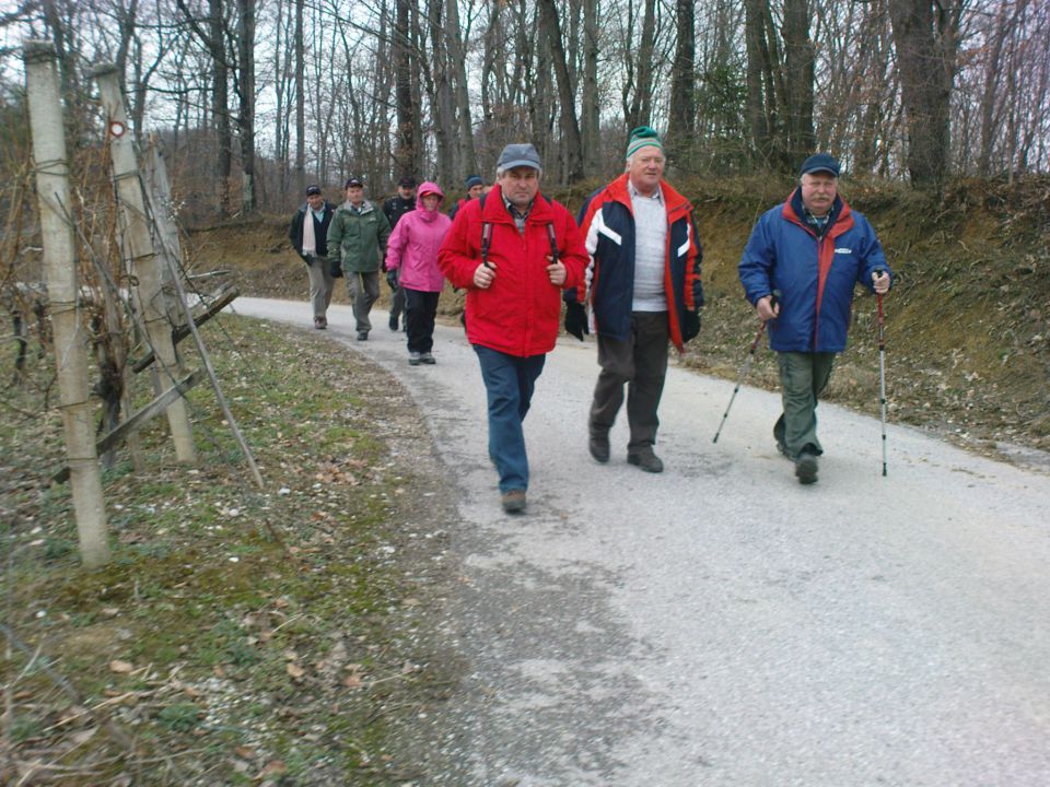 gremo dale mimo Zvonkovih goric