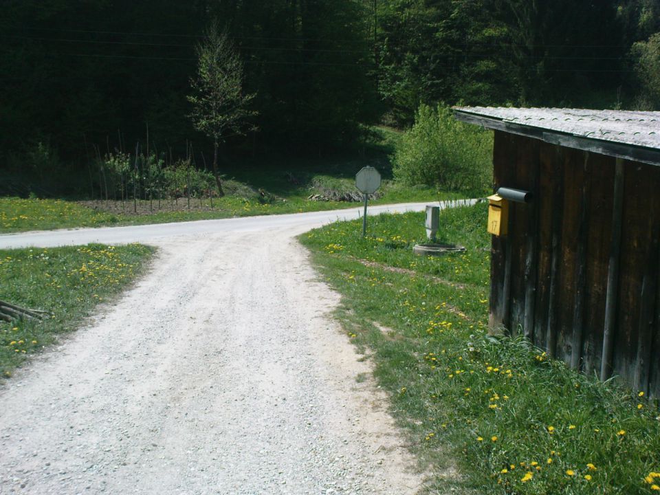 pa zopet spust do glavne ceste Zg.Leskovec - Hrvaška