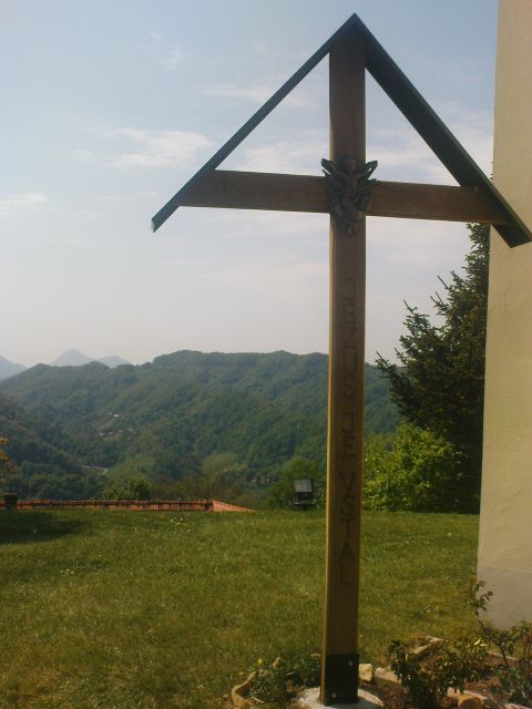 Postavili so križev pot na goro