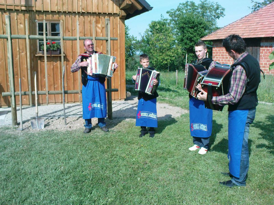 pa začnimo,Jožeki vrežite eno