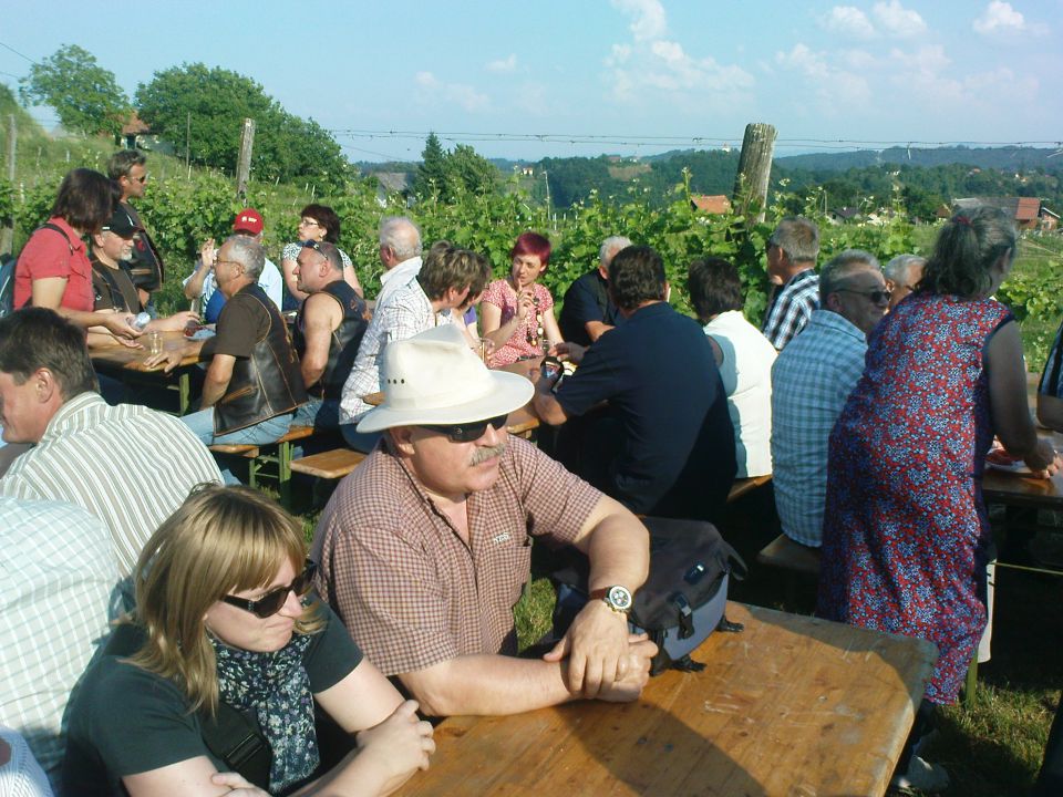 Otvoritev ceste v Velikem Vrhu - 27.5.2011 - foto povečava