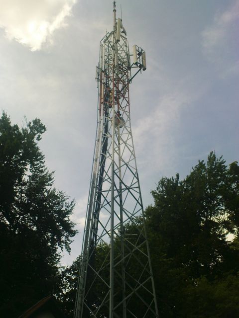 Antenski stolp na vrhu