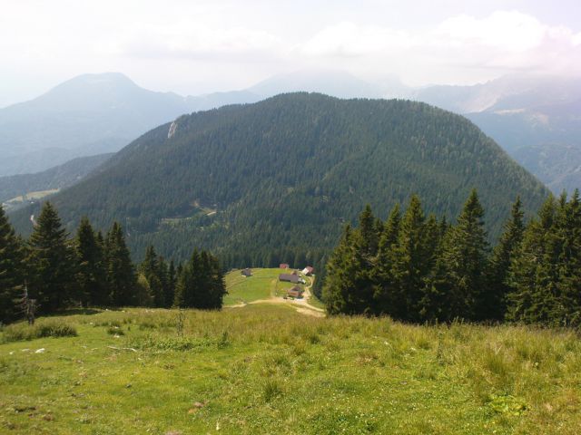 Spodaj planina Javornik