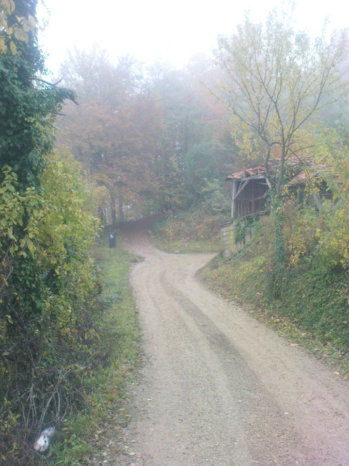 konec asfalta,zdaj grem na lepšo pot