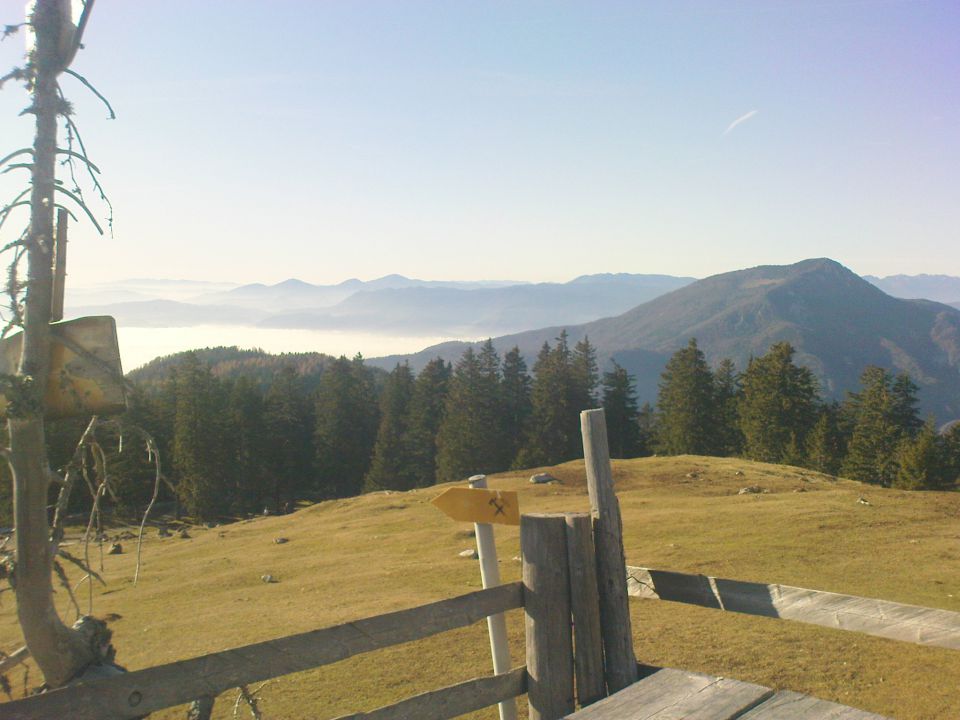 Dobrča,spodaj v megli je pa mesto Tržič