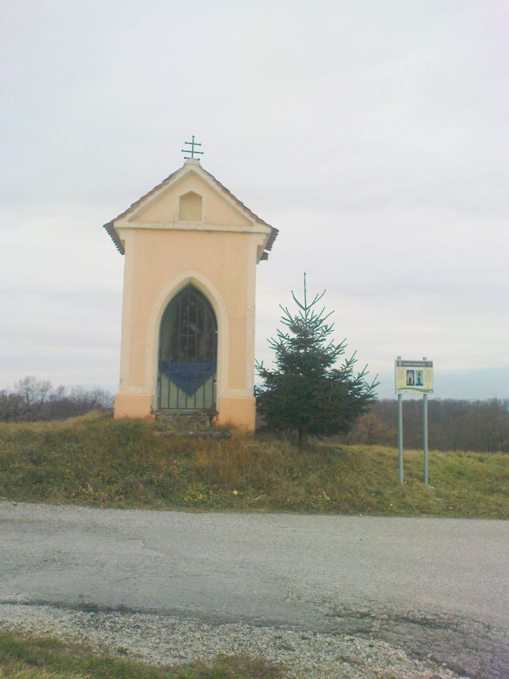 kapelica ob poti