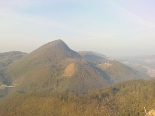 Proti zahodu je Brezovica 581 m