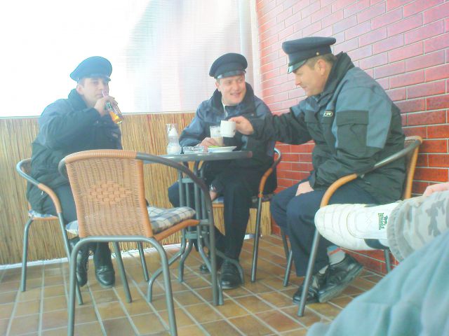 V Leskovcu pa tote tri srečava,sva jim dala za kofe,nič ne veš :-))))))))))