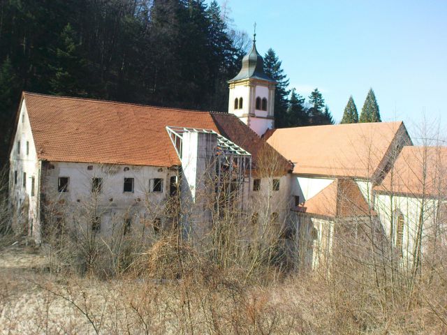 Samostan so potem požgali partizani