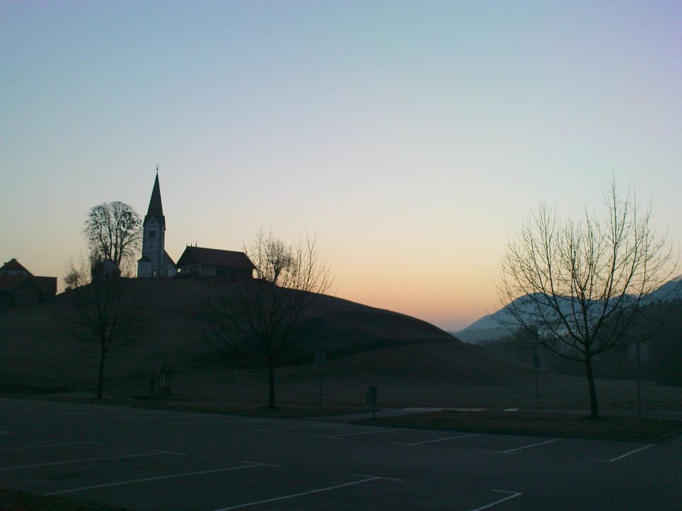 Dobro jutro Žetale! Cerkev sv.Mihaela na hribčku.