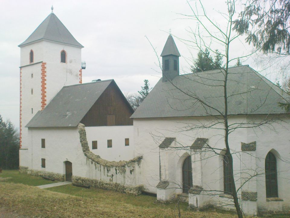 poznogotska cerkev iz začetka 16.stol.