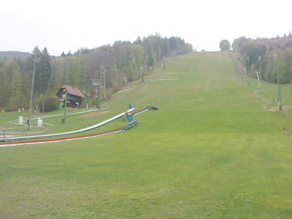 to je pa pogled navzgor od hotela Arena