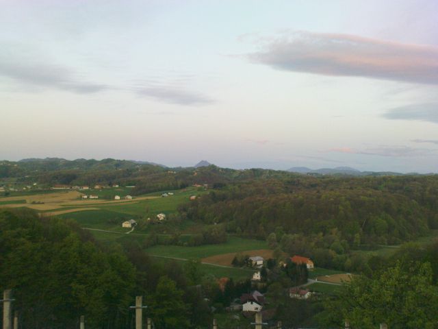 Pogled mi uhaja na Donačko