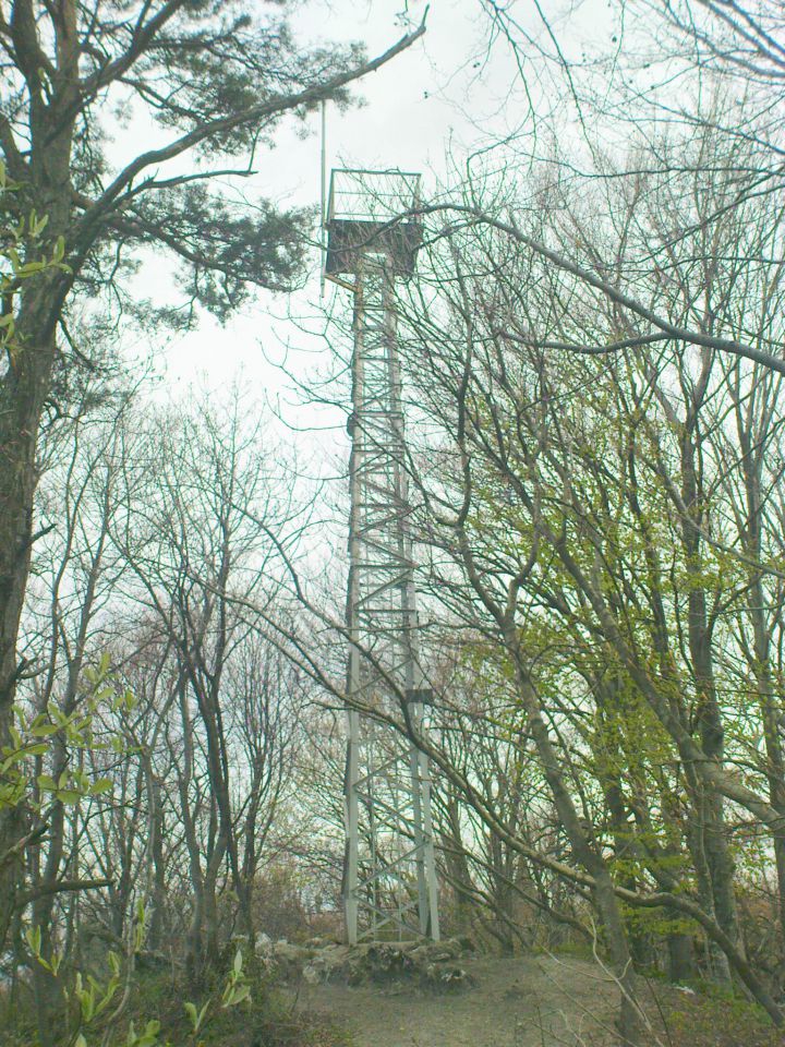 razgledni stolp na vrhu