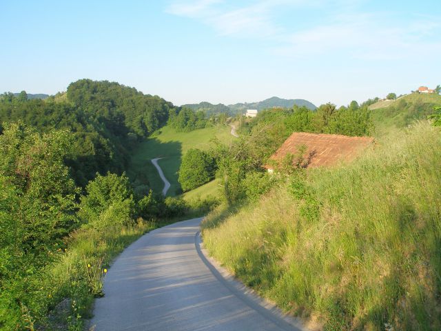 Z Belavška v dolino in naprej gor v Skorišnjak