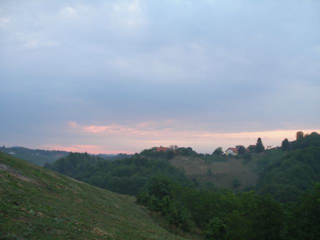 Dežja ne bo,nebo je žarelo