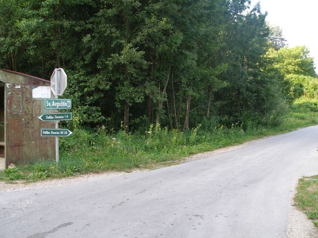 Z glavne ceste dol in proti sv.Avguštinu